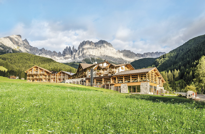 Aussenansicht_Sommer_c_Cyprianerhof_Dolomit_Resort_Guenter_Standl